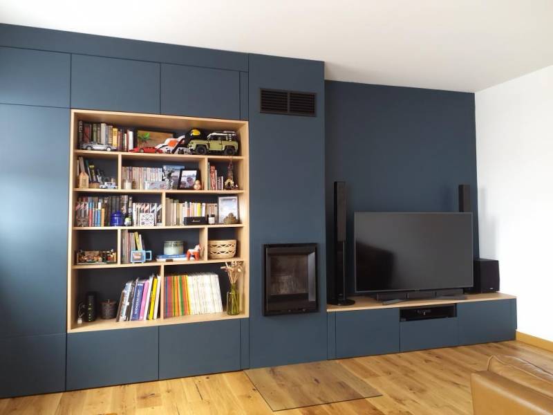 Flamme et Creation pose un mini insert Stuv dans un appartement a Lyon